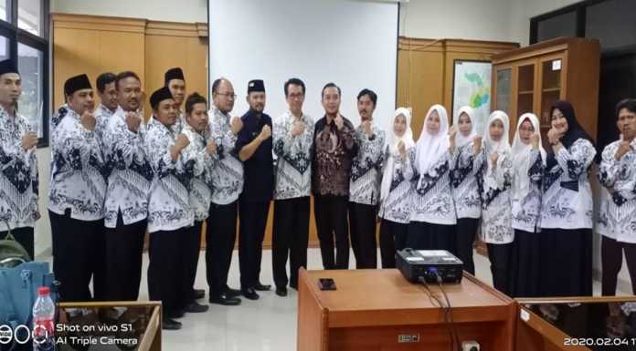 Guru Honorer dan Tenaga Kependidikan Karawang Desak Presiden Jokowi Terbitkan Keppres GTKHNK35+