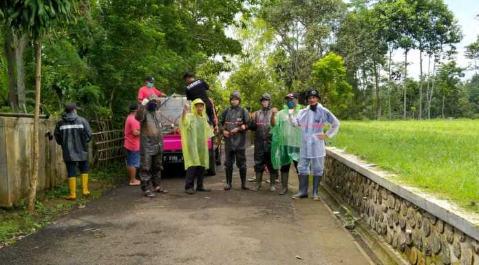 Kepala Desa Cimungkal Menjawab Pertanyaan Warganet Dengan Kerja Nyata