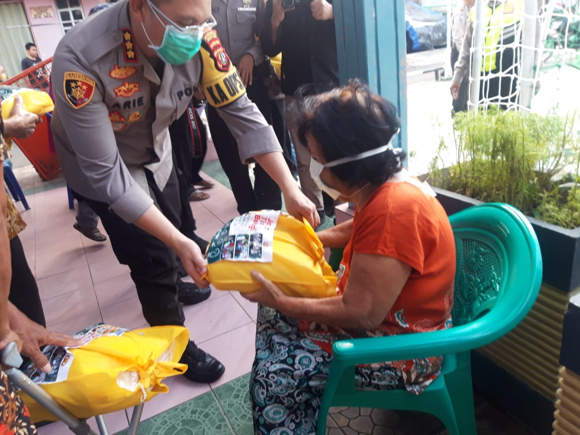 Warga Asrama Polri Terdampak Covid-19 Dapat Bantuan Kapolres Jaktim