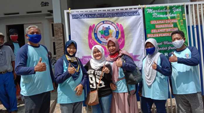 Alumni SMP Negri 84: Lansia Dan Terdampak Covid-19 Dapat Bansos Sembako Sosial