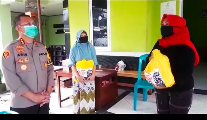 Warga Asrama Polri Terdampak Covid-19 Dapat Bantuan Kapolres Jaktim