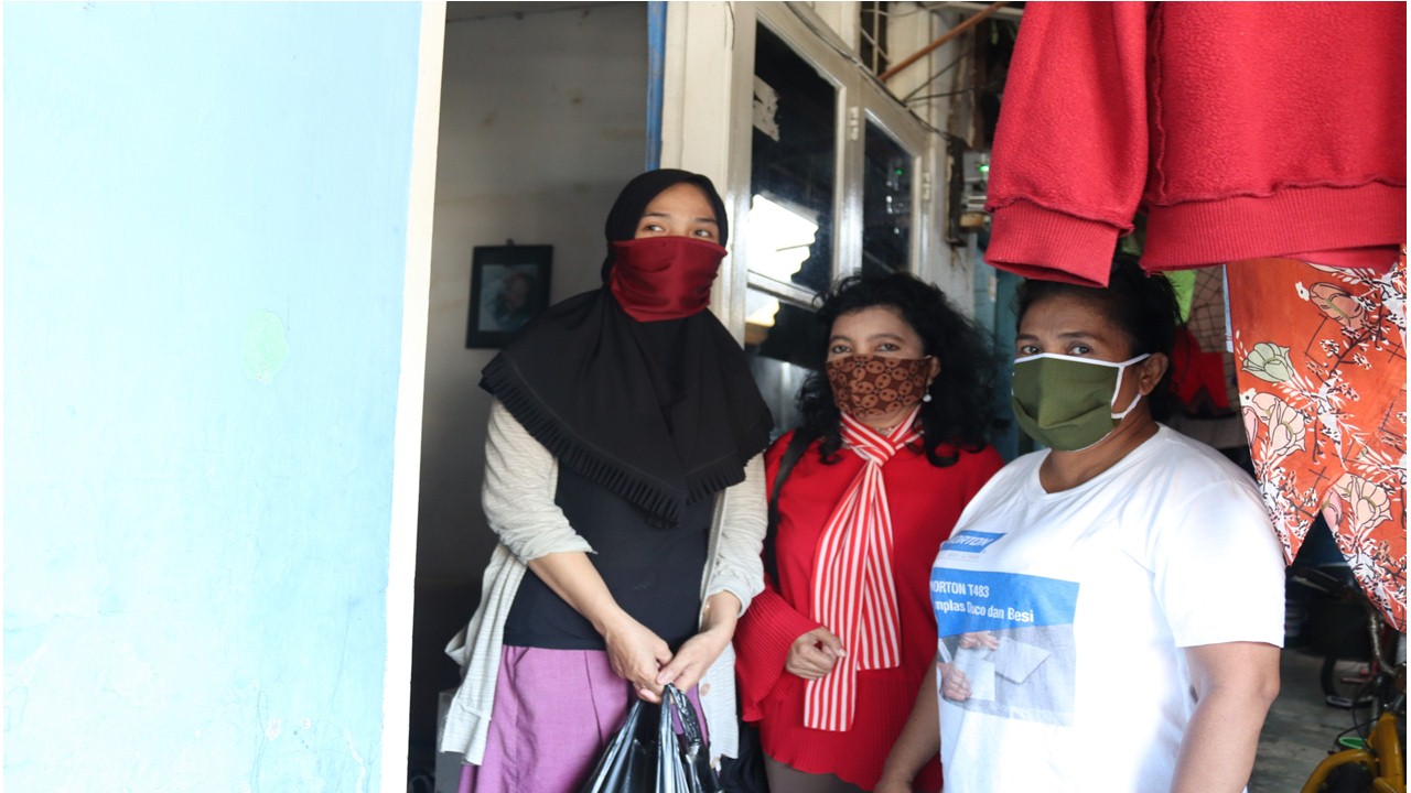 Irma Sambangi Rumah Keluarga Almarhum Rosiana, Sekaligus Berikan Bansos