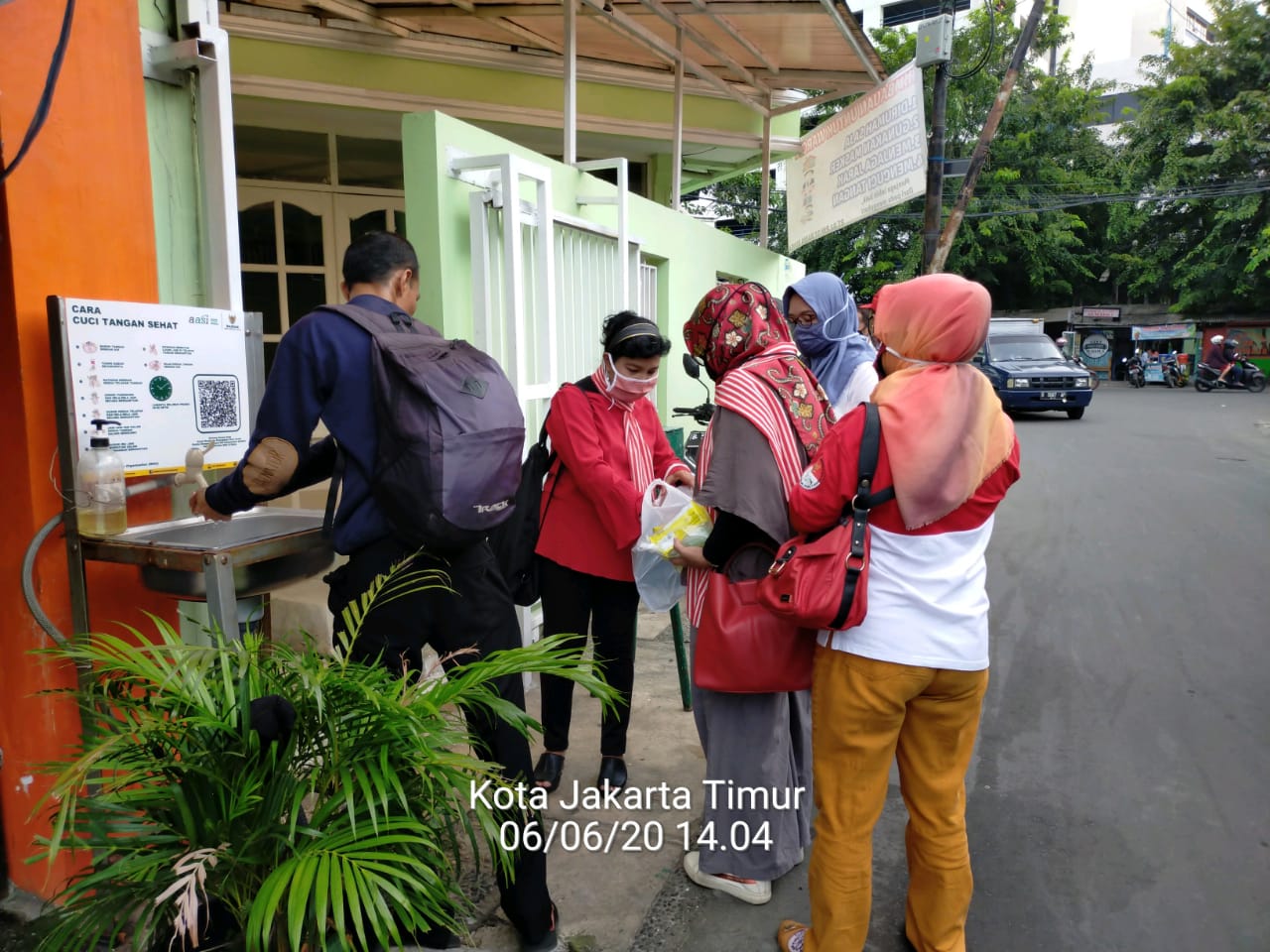 DPC Jakarta Timur Sosialisasikan New Normal dan Berikan Bansos ke Masyarakat