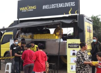 Waroeng Steak & Shake  Berkolaborasi dengan Dr. Tirta &#Array;Razia Perut Lapar&#Array; di Jakarta Utara. Foto: Arman/ Jakarta.terkini.id.