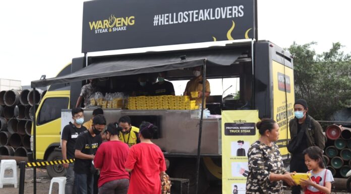 Waroeng Steak & Shake  Berkolaborasi dengan Dr. Tirta &#Array;Razia Perut Lapar&#Array; di Jakarta Utara. Foto: Arman/ Jakarta.terkini.id.