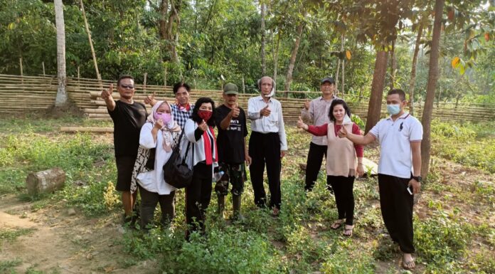 Ketua DPD Gercin DKI Jakarta Bersama Rombongan Survei Lahan Seluas Sepuluh Hektar. Foto: Arman/jakarta terkini.id.